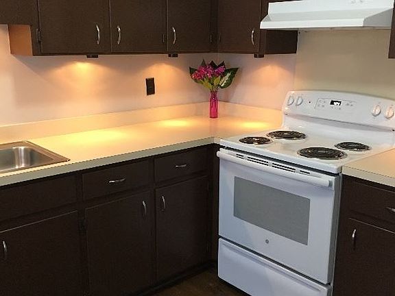 5th image of 3201 Crestwood Dr APT A