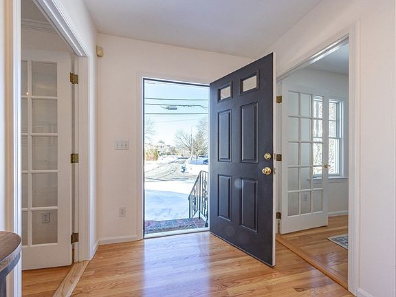 3rd image of 81 Parish Rd