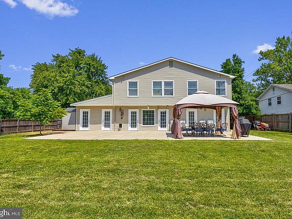 2nd image of 4421 Majestic Ln