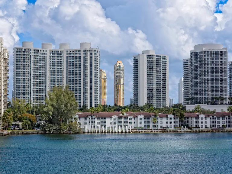 18081 Biscayne Blvd #403 — Photo 30