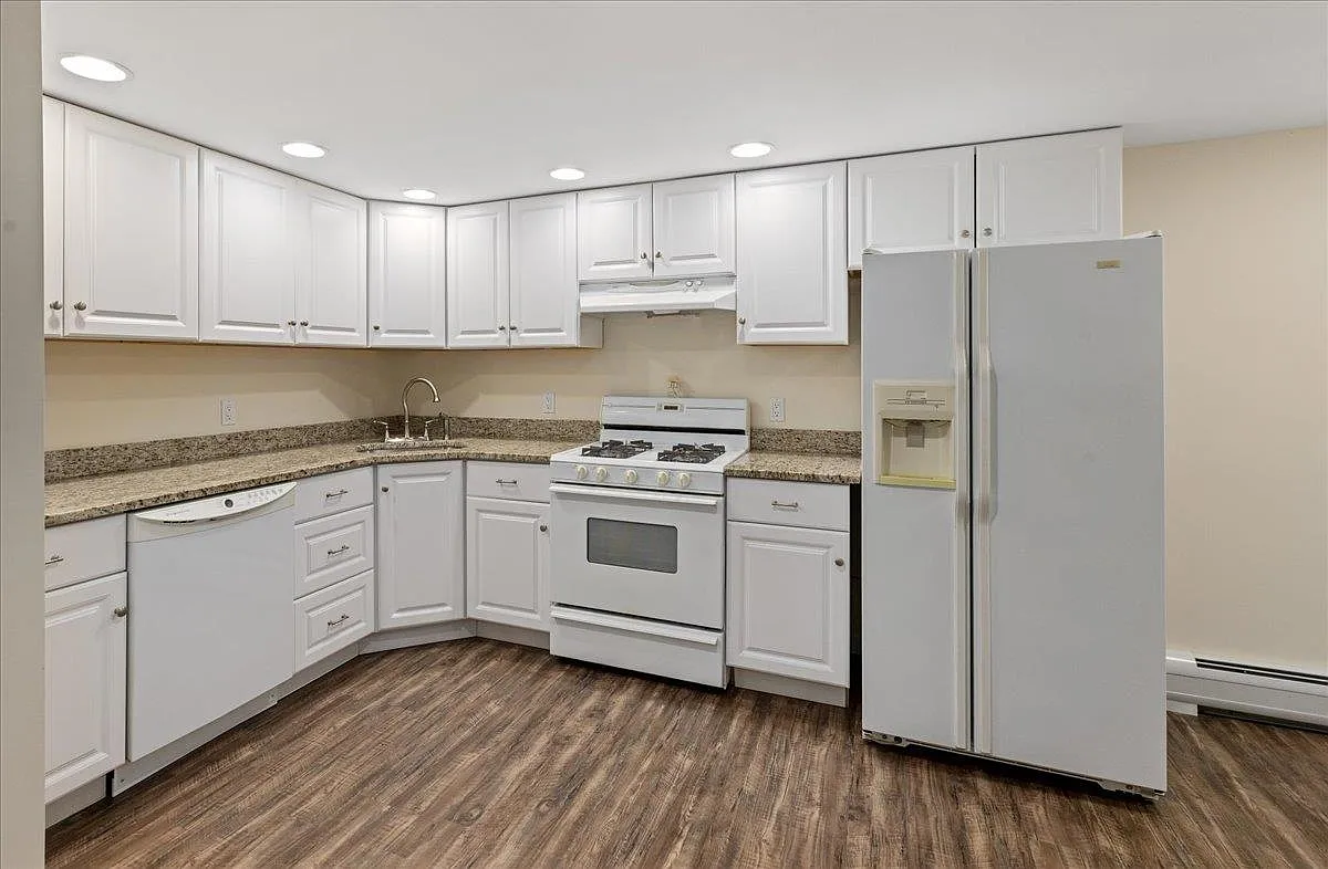 1 bed, 1000 sqft, $2,400 — Photo 2