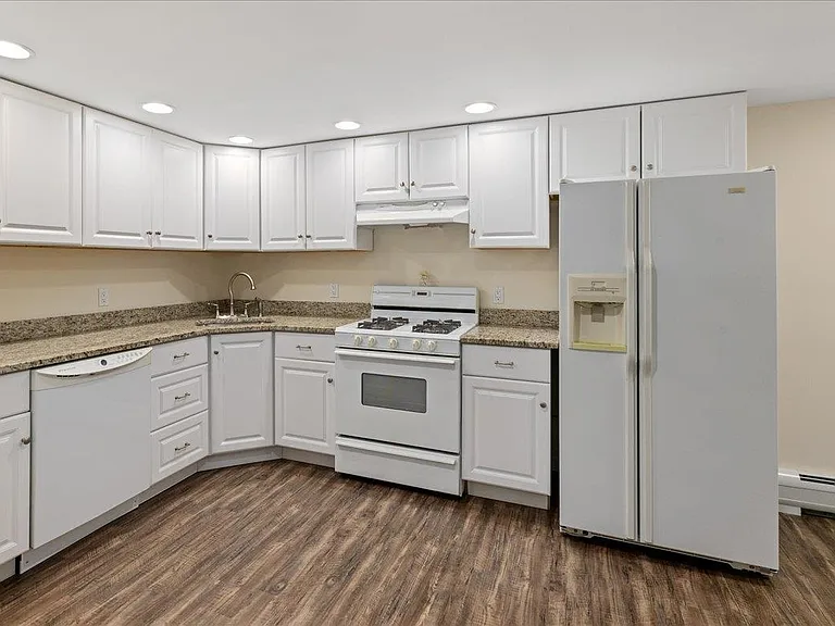 387 Main St #1 — Photo 2