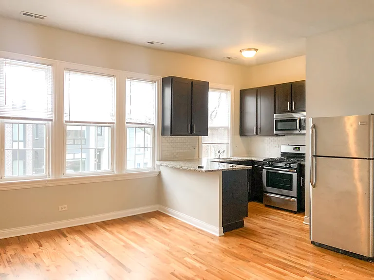 2519 N. Marshfield Ave. — Photo 9