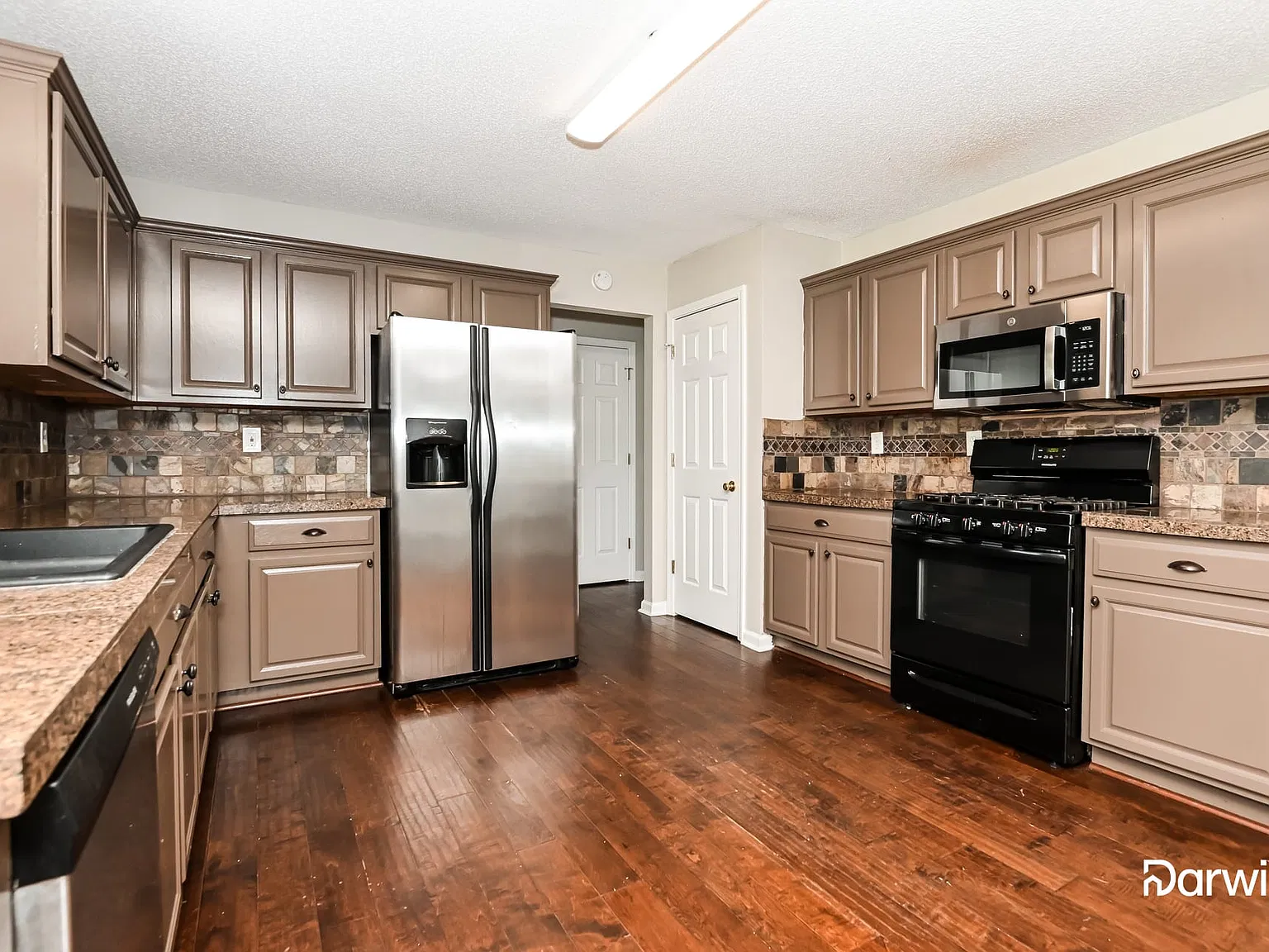 4 bed, 3.5 bath, 3002 sqft, $2,495 — Photo 2