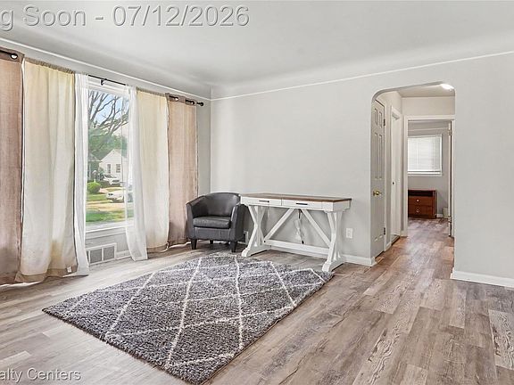 3rd image of 1329 Woodland Dr