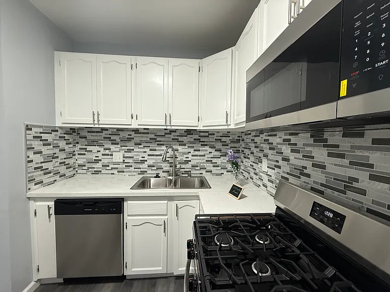 1032 S Normandie Ave #101 — Photo 8