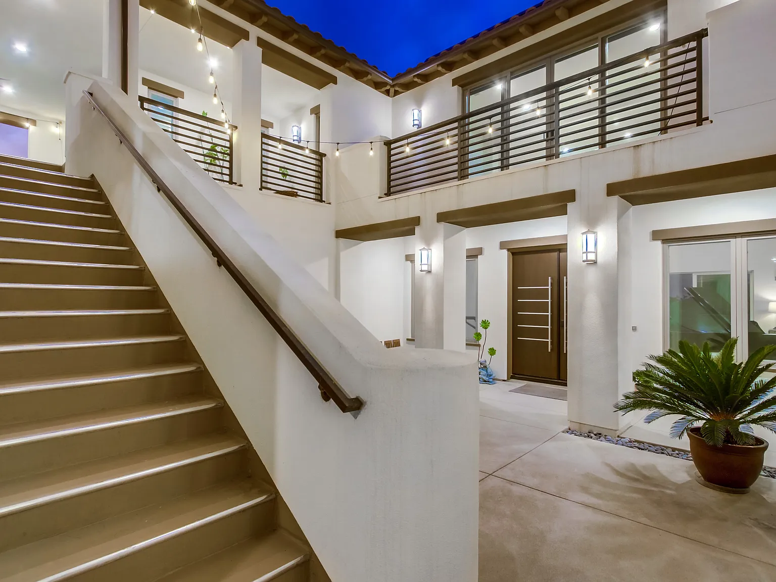 5 bed, 5.5 bath, 4727 sqft, $17,000 — Photo 4