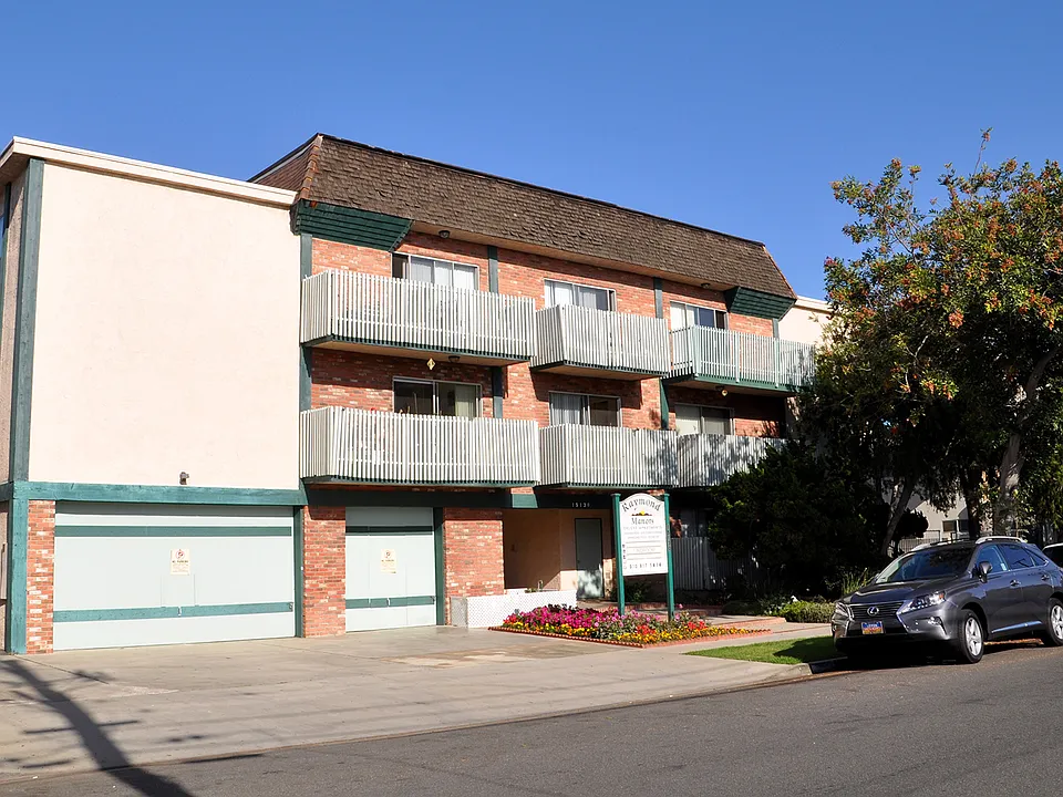 Raymond Manor