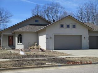 1340 Springbrook Dr, Baraboo, WI 53913