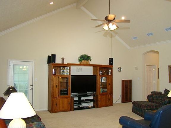 3rd image of 445 S Oaks Dr