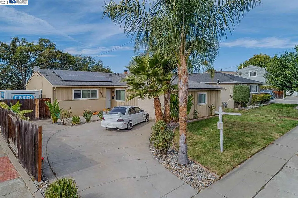 253 Lee Ave photo 1