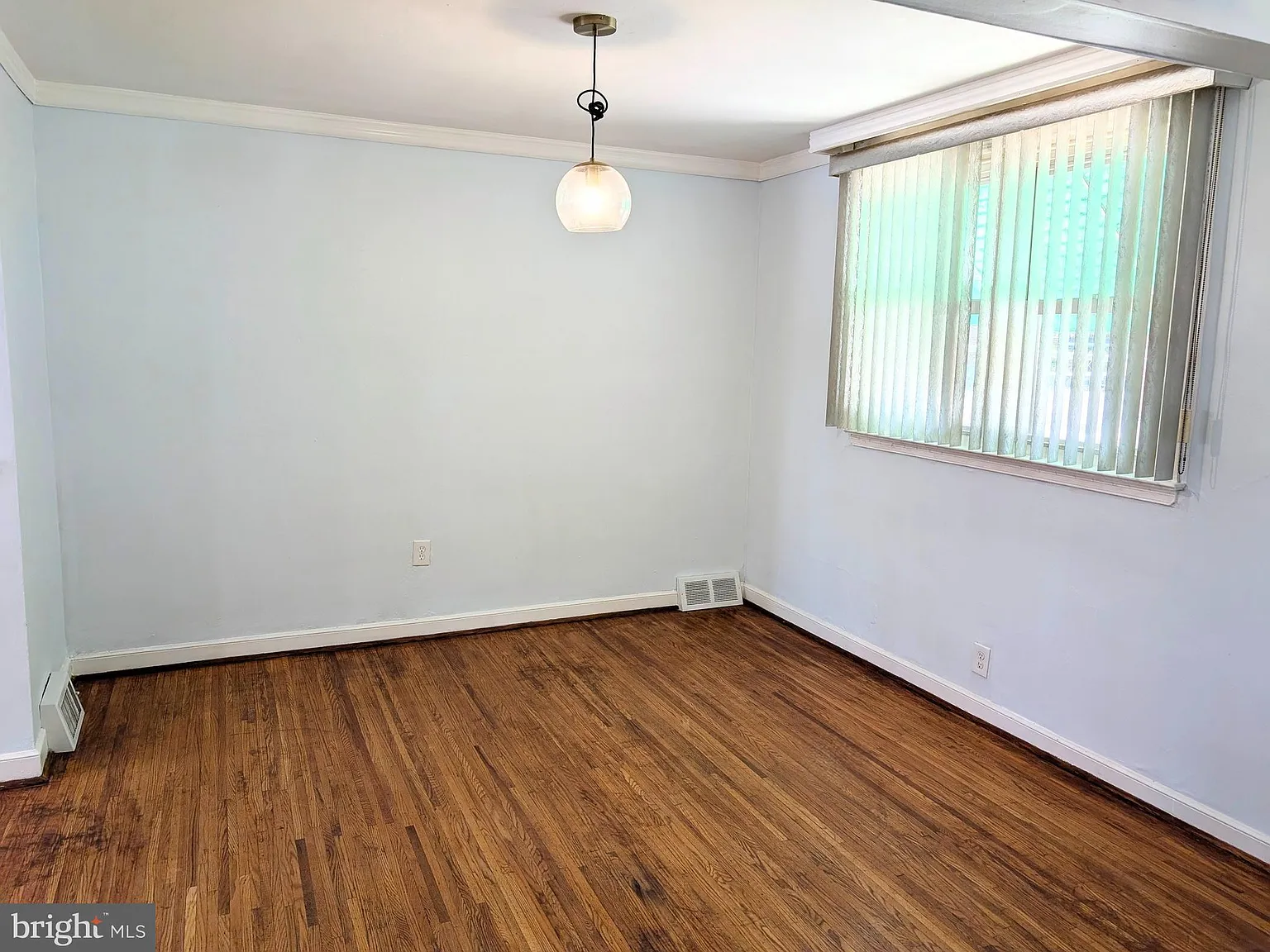 3 bed, 2.0 bath, 1120 sqft, $2,150 — Photo 4