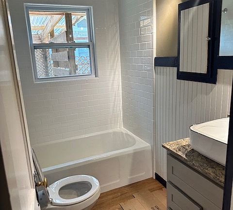 2nd image of 510 1/2 Miller Ave