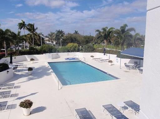 2nd image of 3901 S Flagler Dr APT 303