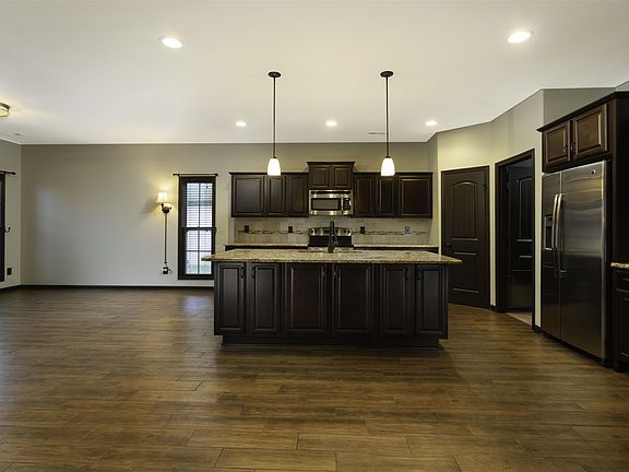 3rd image of 265 Dorchester Cir