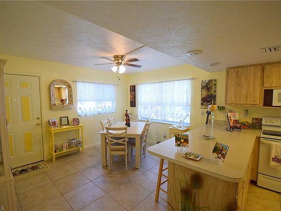 4th image of 223 SE 15th Pl APT 106