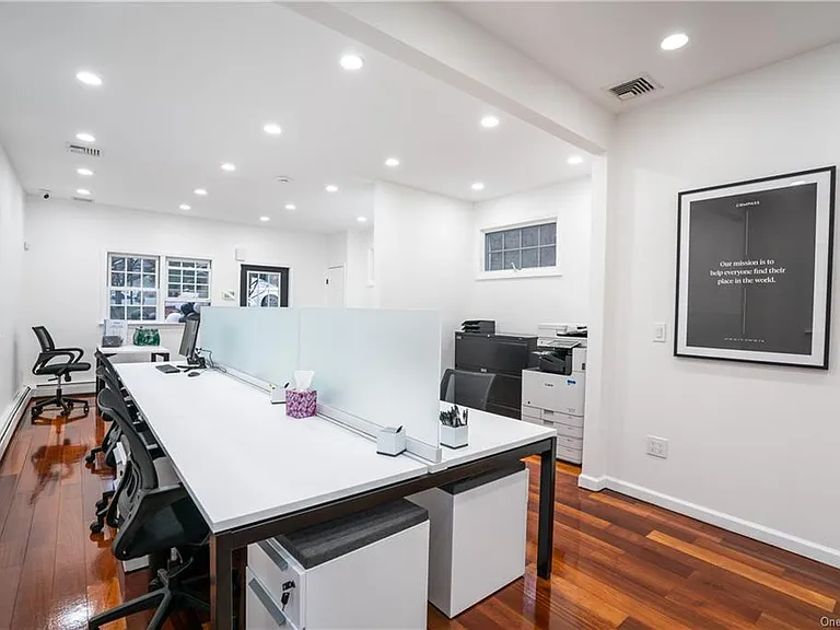 49 Conklin Ave — Photo 5