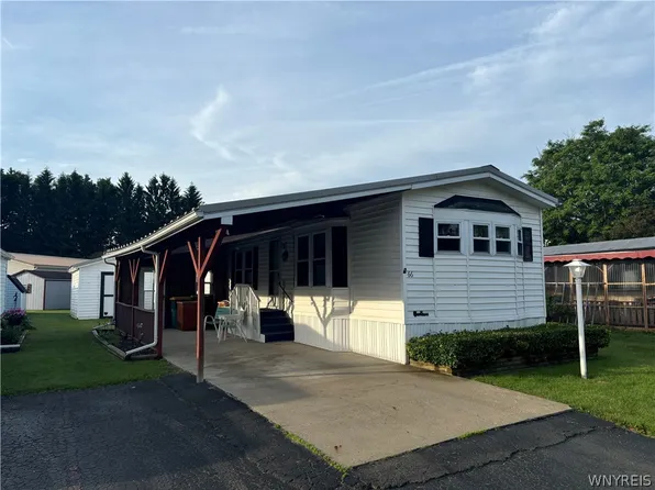 66 Circle Dr, Arcade, NY 14009