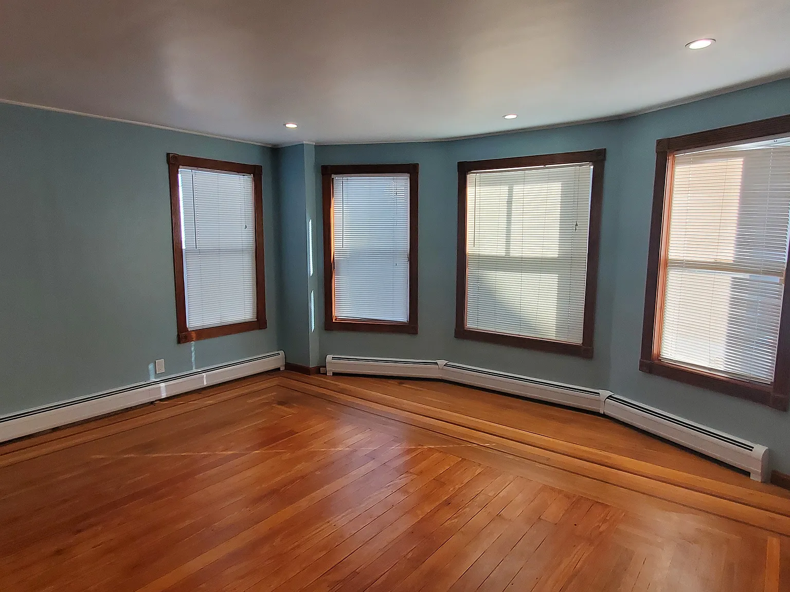 1 bed, 650 sqft, $1,400 — Photo 2