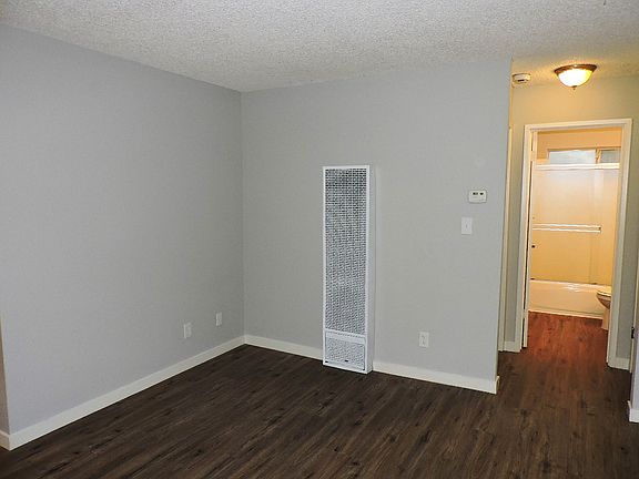 3rd image of 1814 E St APT 8