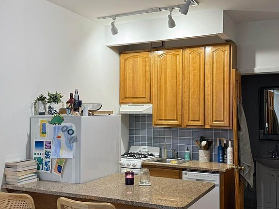 2nd image of 870 Bergen St APT 2RF