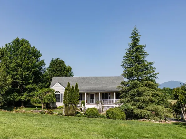 206 Meadowhill Cir, Goode, VA 24556