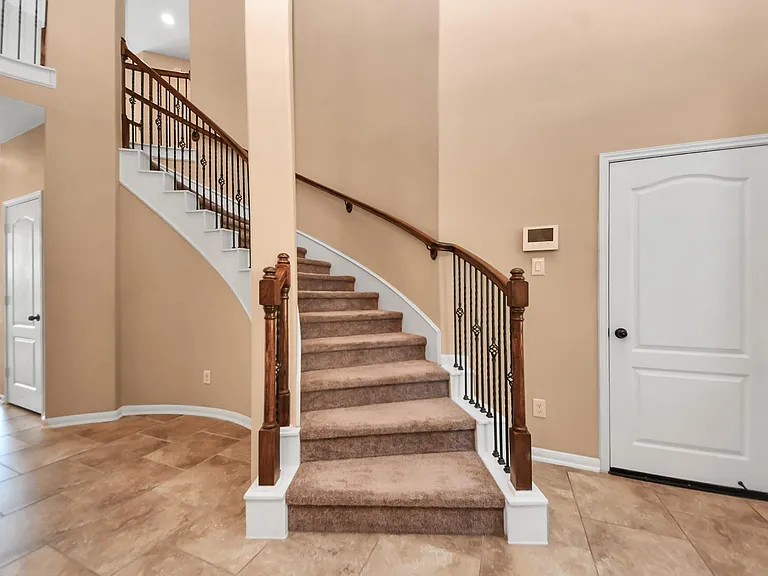 9427 Sapphire Bay Ln — Photo 32