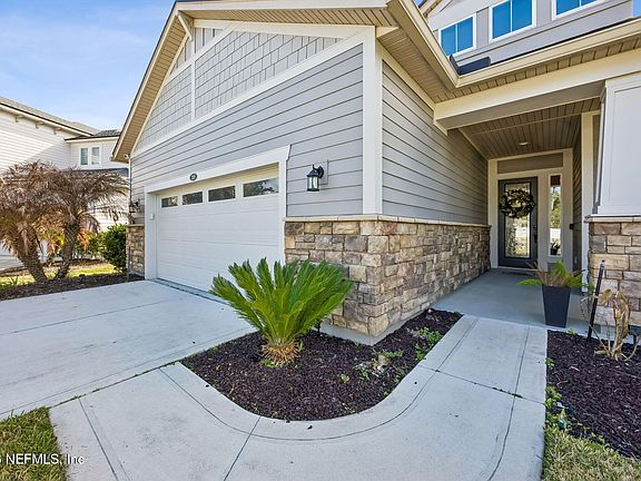 3rd image of 225 CLOVERBROOK Road