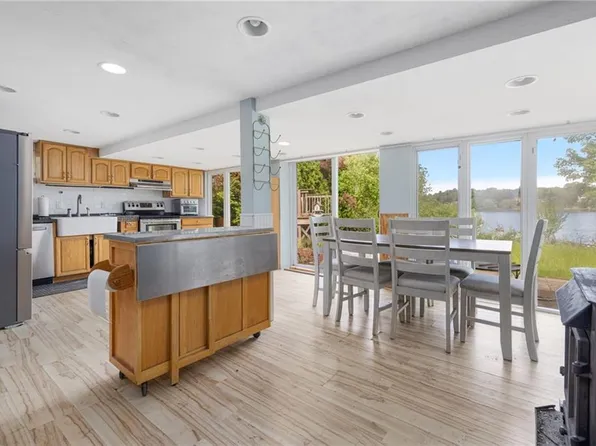 432 Lake Shore Dr, Warwick, RI 02889