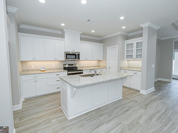 3rd image of 332 The Villas Way