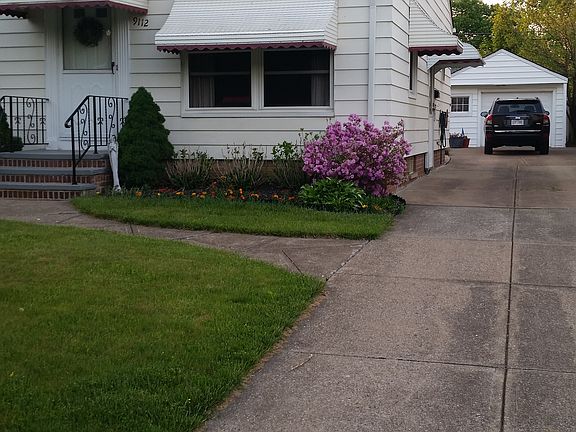 Driveway/Garage