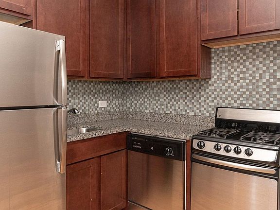 2nd image of 1347 N Dearborn St #200