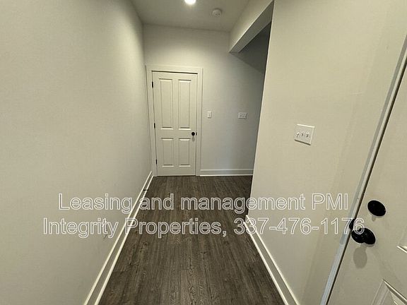 3rd image of 403 Highland Park Ln