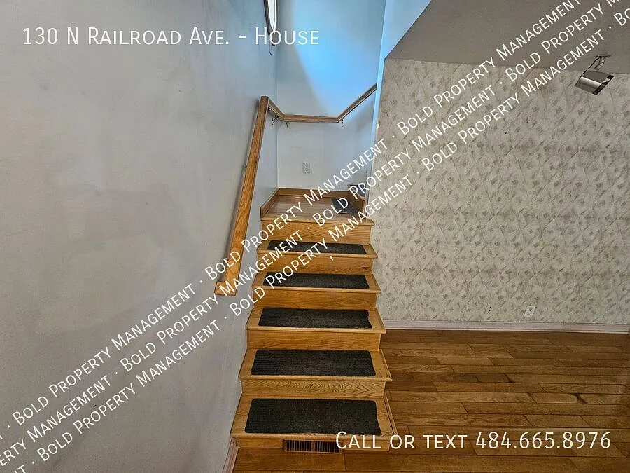 3 bed, 1.5 bath, 13630 sqft, $1,650 — Photo 3