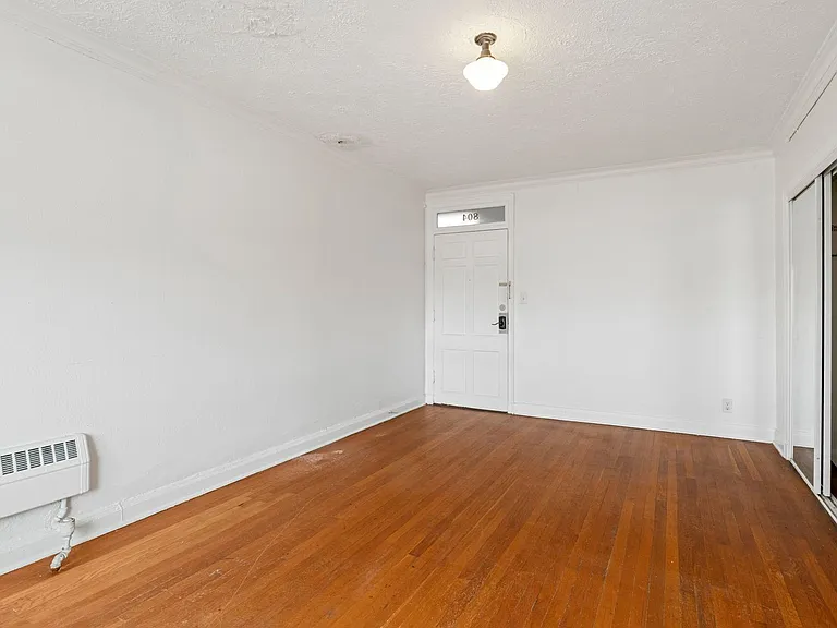 Piccadilly Apartments — Photo 37