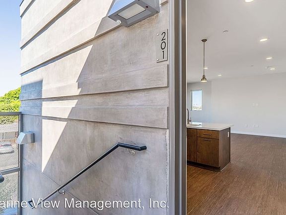 4th image of 1214 Tennyson St #201