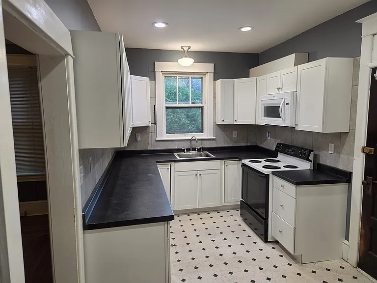 914 Dewey Ave #914 — Photo 2