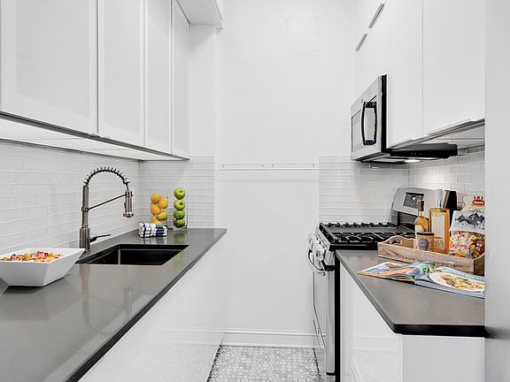 3rd image of 310 W 94th St APT 1A
