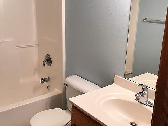 4th image of 60 Cherry Ct