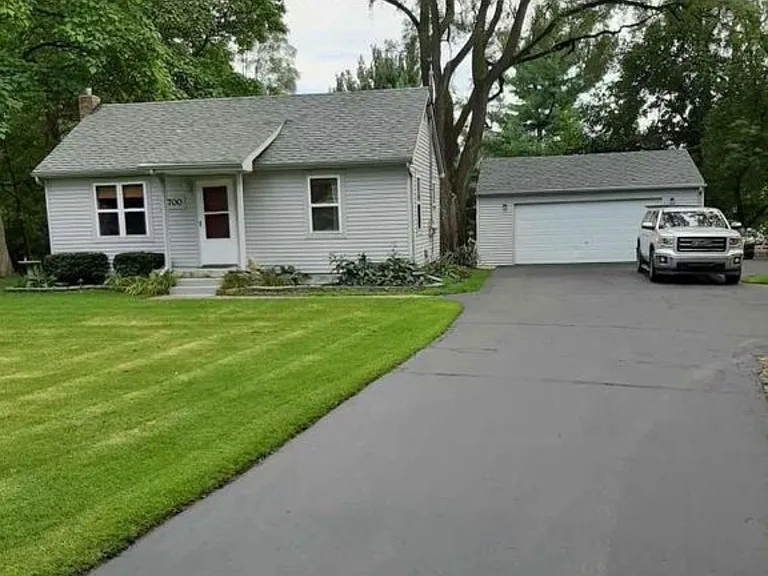 9700 Hyne Rd — Photo 1
