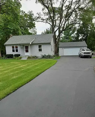 9700 Hyne Rd Photo 1