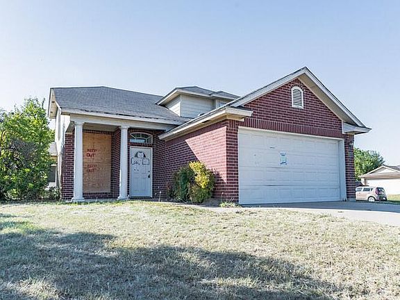 2nd image of 1407 Fox Creek Dr