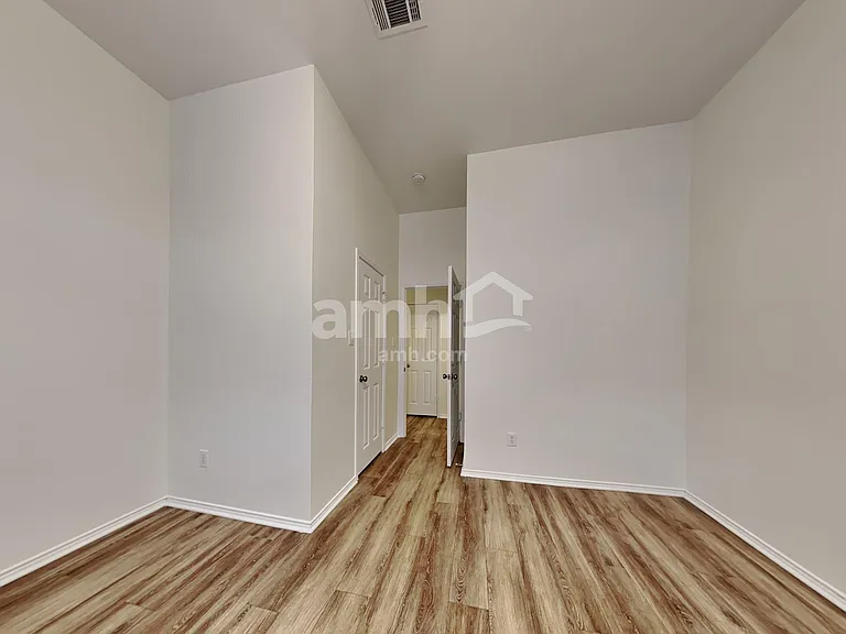1041 Hidden Lake Dr — Photo 11