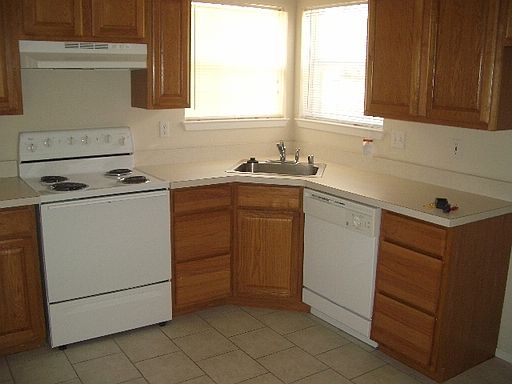 2nd image of 125 Cambridge Dr APT 1