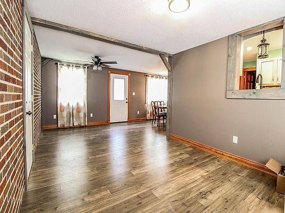 5th image of 702 Saint Andrews Blvd