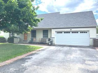 1917 Carriage Ln, Joliet, IL 60433