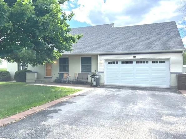 1917 Carriage Ln, Joliet, IL 60433