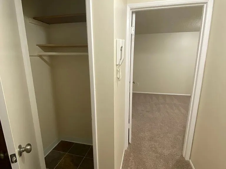 Annaron Apartments — Photo 18