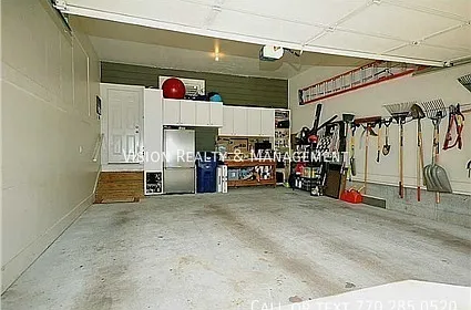 977 Cummings St SE — Photo 7