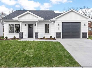 2102 Whispering Meadow Dr, Iowa City, IA 52240